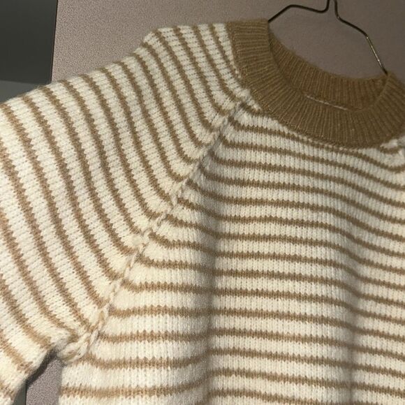 AE M & XL Festive Feels White Tan Stripe Super Soft Crew Sweater - Picture 9 of 16